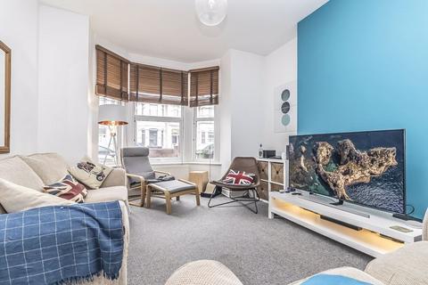 1 bedroom ground floor flat for sale, Lower Flat, 148 Laburnum Grove, North End