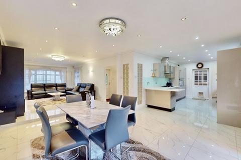 4 bedroom detached house for sale, Park Road, Uxbridge, UB8