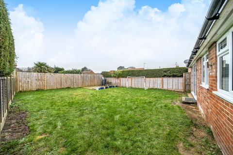 32 Wolverton Gardens, Horley, RH6 7LX
