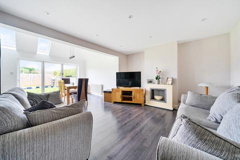 32 Wolverton Gardens, Horley, RH6 7LX