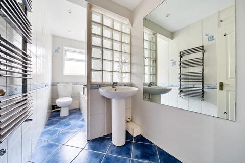 32 Wolverton Gardens, Horley, RH6 7LX