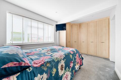 32 Wolverton Gardens, Horley, RH6 7LX