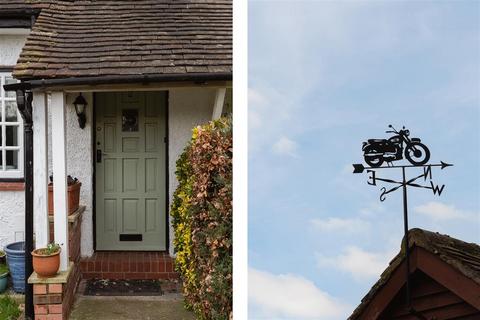 undefined, Middle Street, Brockham