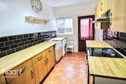 2 bedroom terraced house to rent, Manor Square, DAGENHAM