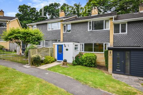 3 bedroom terraced house to rent, St. Georges Close, BH23 4LN