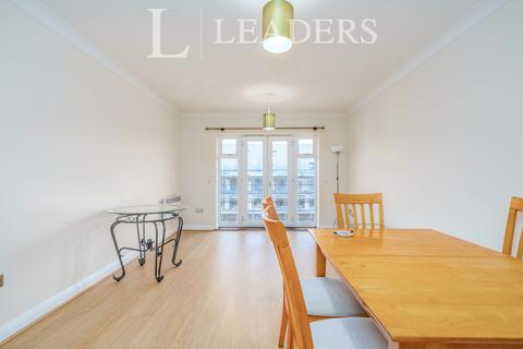 2 bedroom flat to rent, The Spires