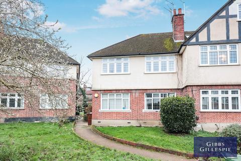 2 bedroom maisonette to rent, Lloyd Court, Pinner