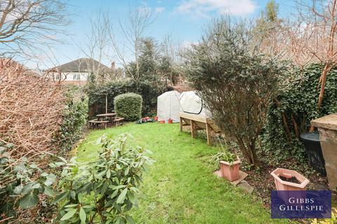 2 bedroom maisonette to rent, Lloyd Court, Pinner