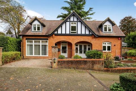 3 bedroom detached house to rent, Bereweeke Road, Winchester