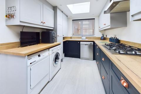 77 Beech Avenue, Drakes Broughton, Pershore, WR10 2BJ