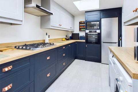 77 Beech Avenue, Drakes Broughton, Pershore, WR10 2BJ