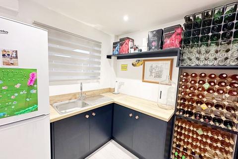 77 Beech Avenue, Drakes Broughton, Pershore, WR10 2BJ