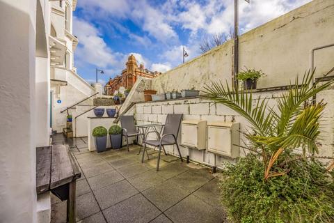 2 bedroom flat for sale, Queens Gate, Southsea