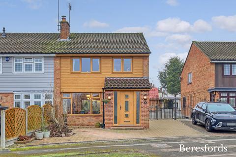 3 bedroom semi-detached house for sale, Barn Mead, Doddinghurst, CM15