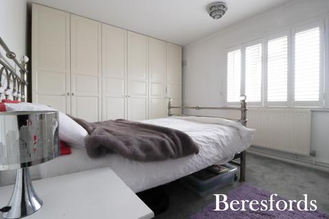 2 bedroom apartment for sale, Waycross Road, Upminster, RM14