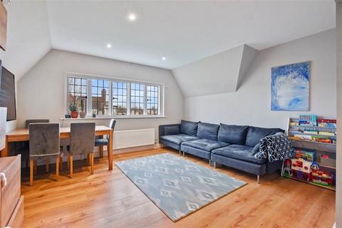 3 bedroom flat for sale, Queens Drive, West Acton, London