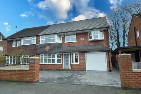 4 bedroom semi-detached house for sale, Eddisbury Avenue, Flixton, M41