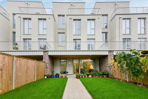 4 bedroom terraced house for sale, Starboard Way, Royal Wharf, London, E16