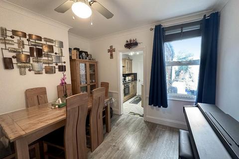 8 Sanderstead Road, South Croydon, CR2 0PA