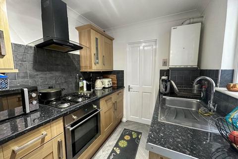 8 Sanderstead Road, South Croydon, CR2 0PA