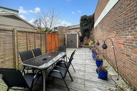 8 Sanderstead Road, South Croydon, CR2 0PA