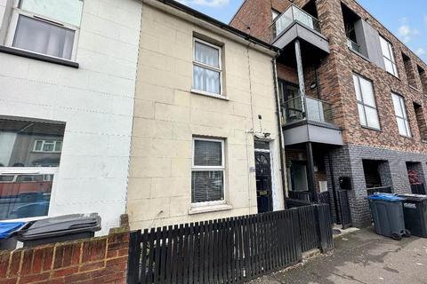 8 Sanderstead Road, South Croydon, CR2 0PA