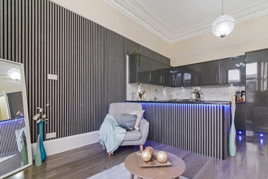 Lounge/Kitchen