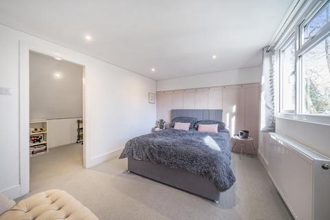Jonmari Cotswold Close, Staines-upon-thames, TW18 2DD