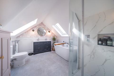 Jonmari Cotswold Close, Staines-upon-thames, TW18 2DD