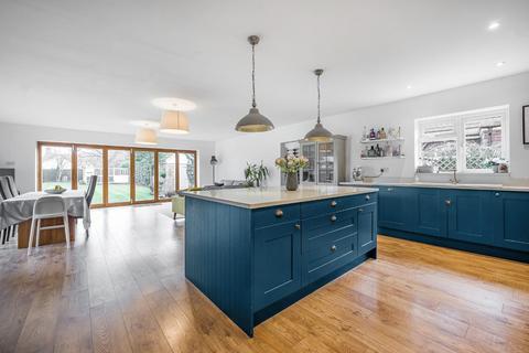 Jonmari Cotswold Close, Staines-upon-thames, TW18 2DD