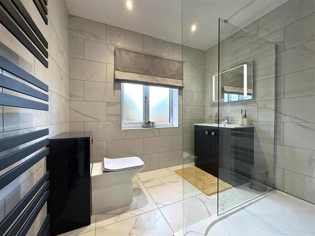 Master En-Suite 093