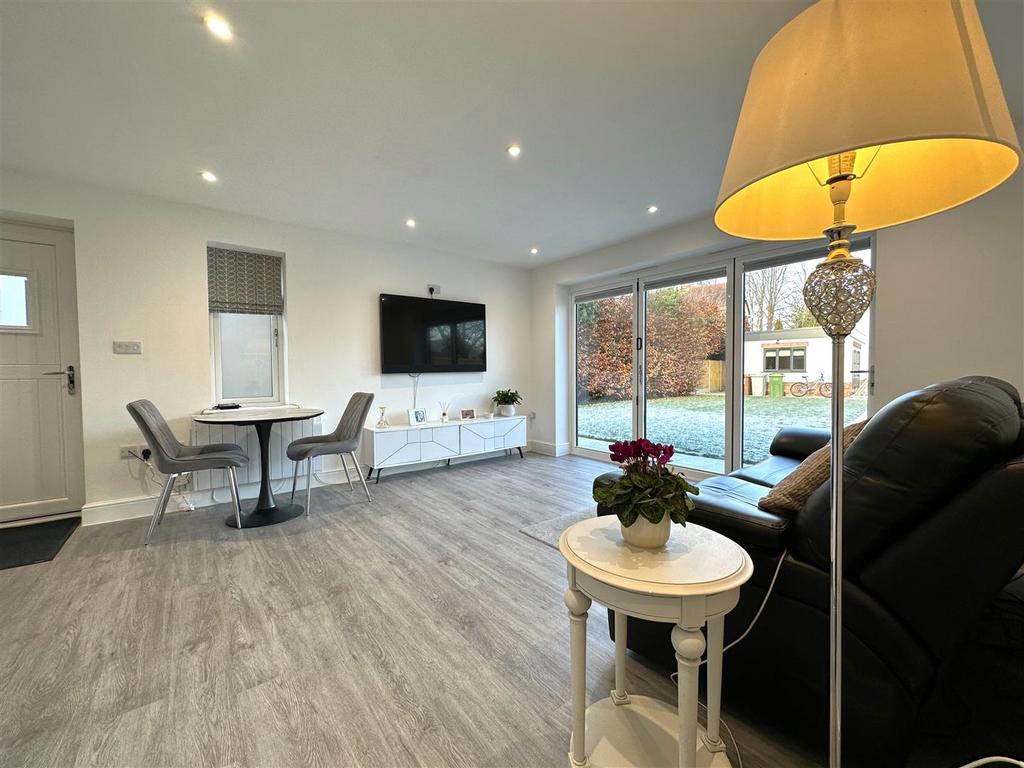 ANNEXE: Living Area 232