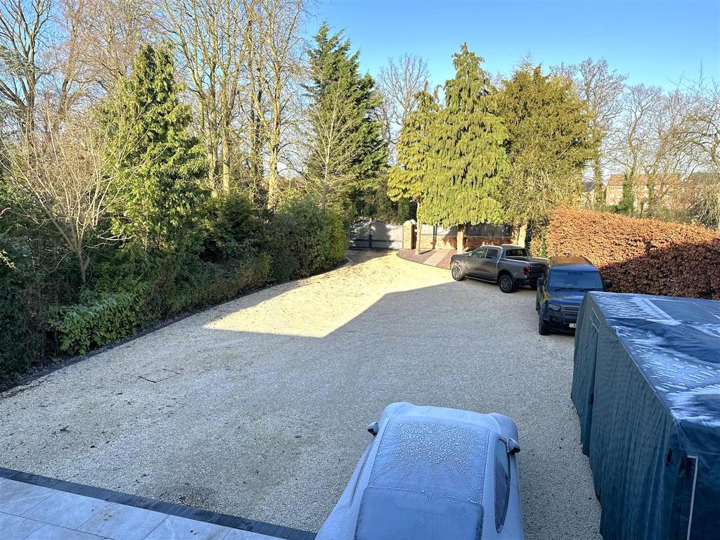 Substantial Electric Gated Driveway 288