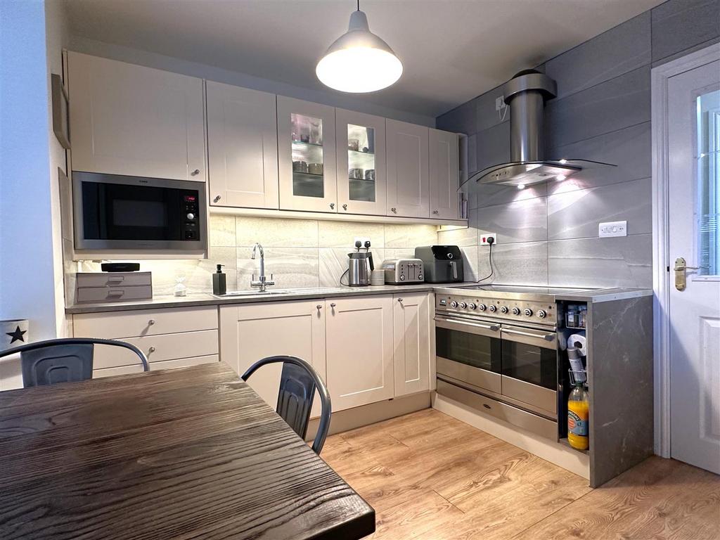 Stylish Modern Kitchen 881