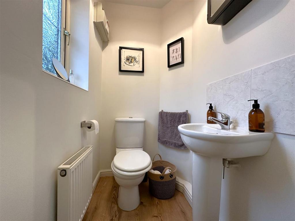 Ground Floor W.C 892