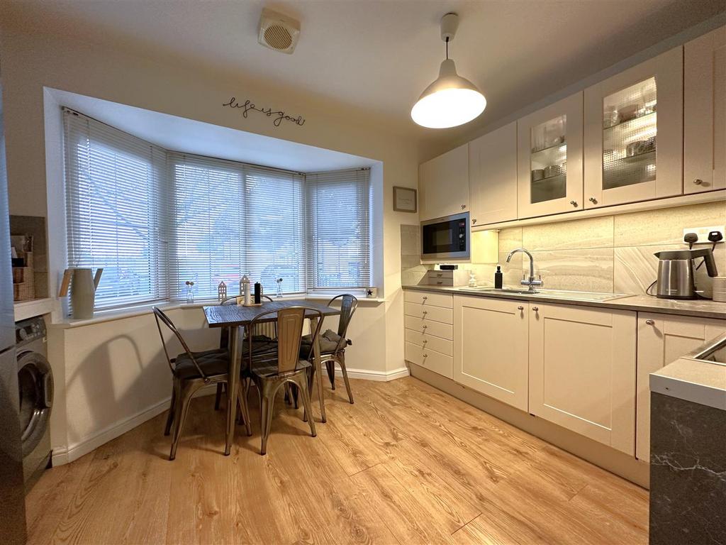 Bay-Fronted Kitchen/Diner 882