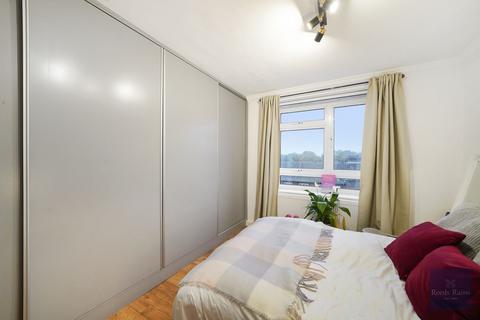 1 bedroom apartment for sale, Howland Estate, London SE16