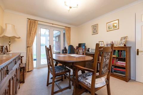 33 Wincote Close, Kenilworth, CV8 2QE