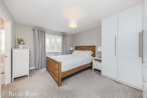 69 Bishopton Drive, Macclesfield, SK11 8TS