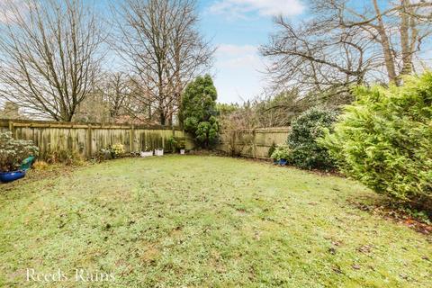 69 Bishopton Drive, Macclesfield, SK11 8TS