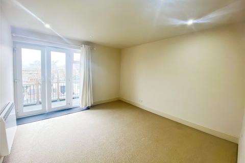 1 bedroom flat to rent, East Street, Surrey KT17