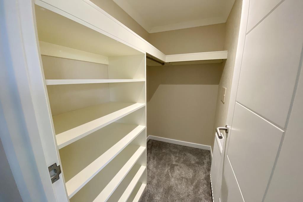 Walk-in Wardrobe