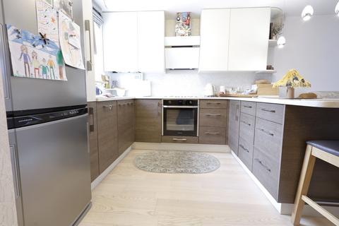 15 Remington Road, London, E6 5SW