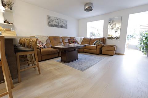 15 Remington Road, London, E6 5SW