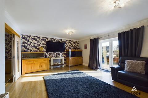 4 bedroom semi-detached house for sale, Claymills Road, BURTON-ON-TRENT DE13