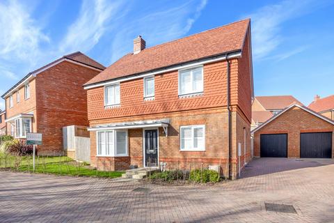 4 bedroom detached house for sale, Bluebell Way, Crowborough, TN6