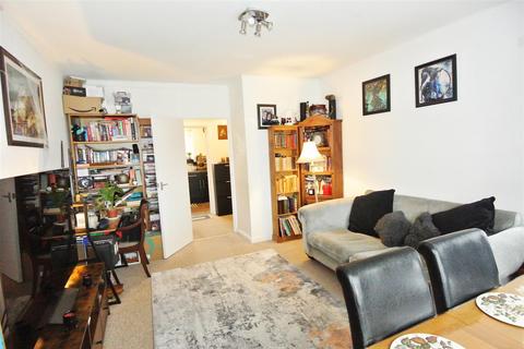 2 bedroom flat for sale, Church Road, Ashford TW15