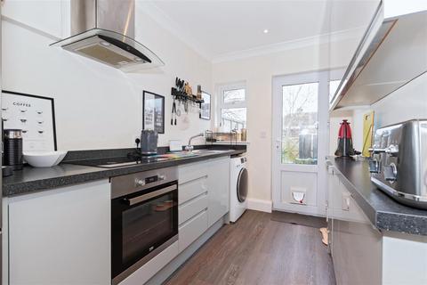 33 Turner Road, Worthing, BN14 8PY