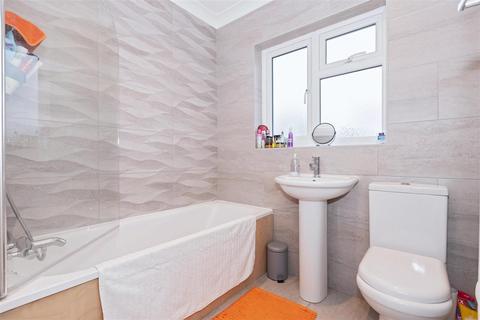 33 Turner Road, Worthing, BN14 8PY