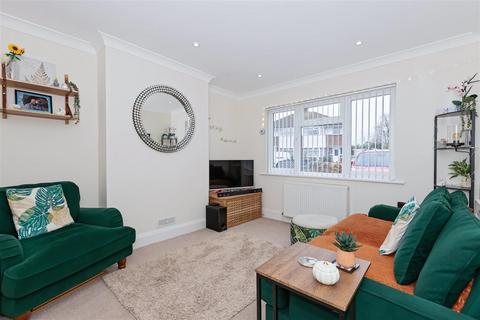 33 Turner Road, Worthing, BN14 8PY